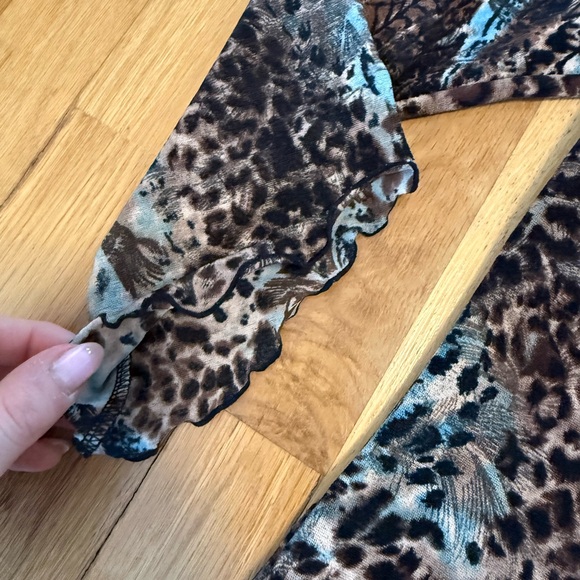 Vintage Y2K Haven Bleu Leopard Print Mesh Top Beaded V-Neck Bell lettuce Sleeve - Picture 8 of 10